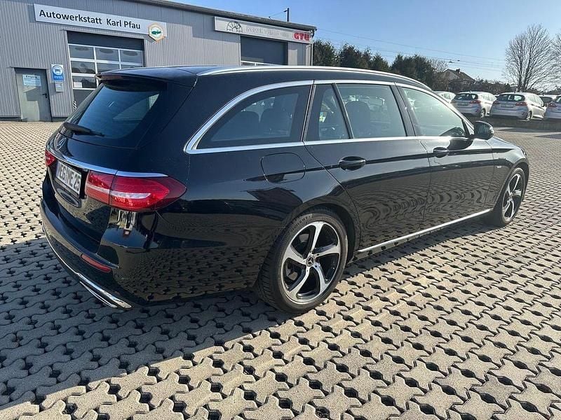 Gebraucht Mercedes E200 184 PS (135 kW) 2019 Schwarz Kombi