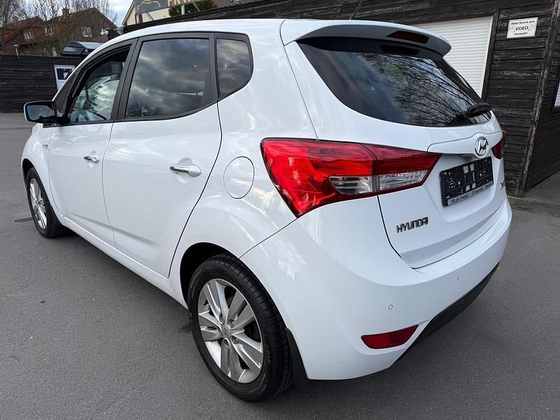 Gebraucht Hyundai ix20 Classic 90 PS (66 kW) 2011 Weiß Kleinwagen