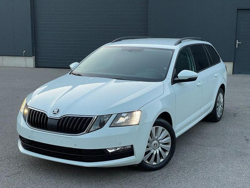 Weiß Gebraucht 2017 Skoda Octavia Ambition Limousine | 7.000 € (Guter Preis) - Bild 1/4