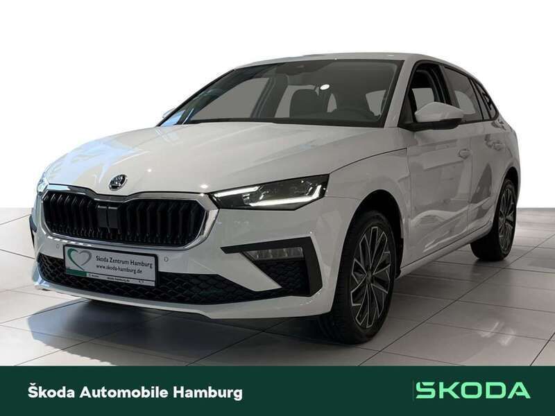 Weiß (moonweiß perleffekt) Neu 2025 Skoda Scala Tour Kleinwagen | 30.801 € (Teuer) - Bild 1/4