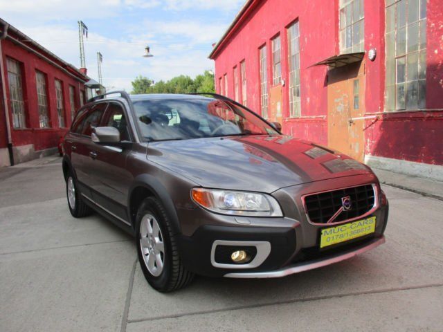 Gebraucht Volvo XC70 Momentum 185 PS (136 kW) 2008 Andere farbe metallic SUV
