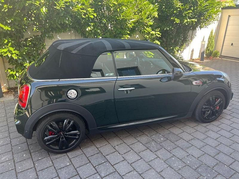 Grün Gebraucht 2017 Mini John Cooper Works Kleinwagen | 24.900 € (Fairer Preis) - Bild 1/4