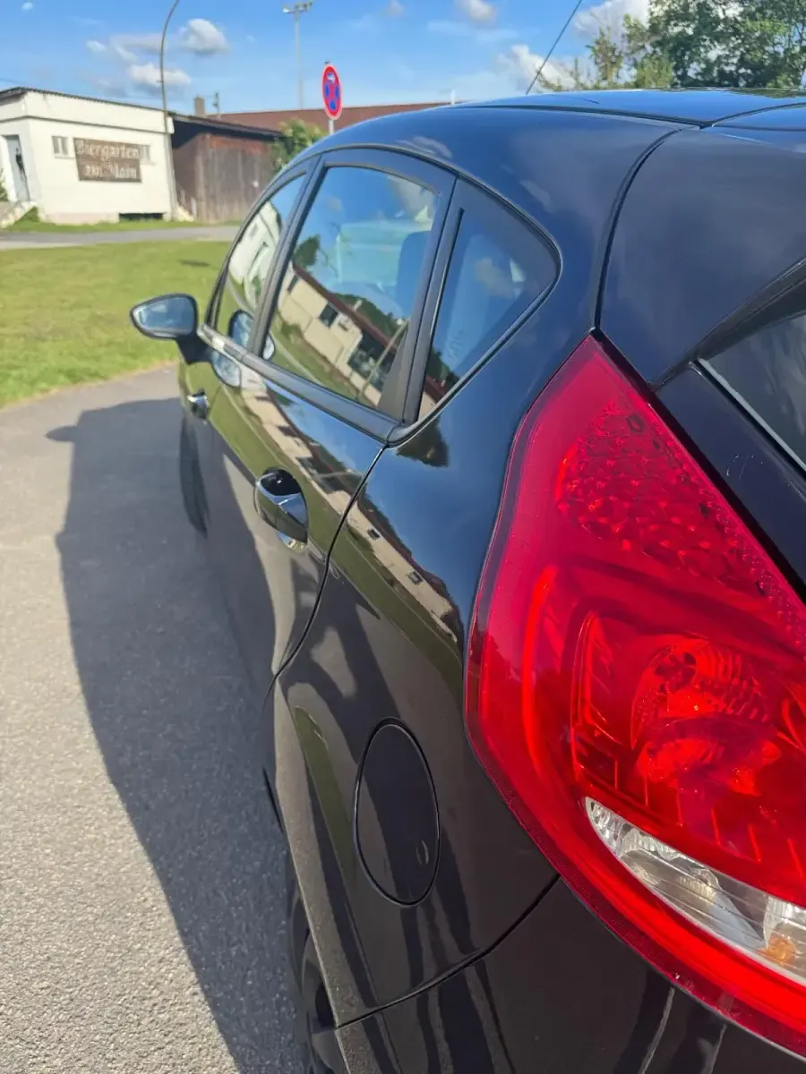 Używany Ford Fiesta 81 KM (59 kW) 2010 Czarny Hatchback