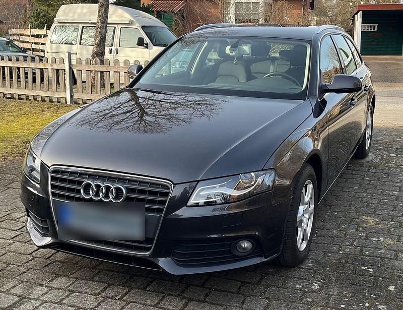 Gebraucht Audi A4 Attraction 160 PS (117 kW) 2011 Grau Kombi