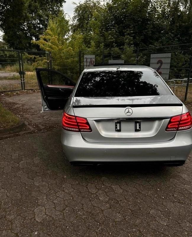 Gebraucht Mercedes E300 231 PS (169 kW) 2013 Silber Limousine