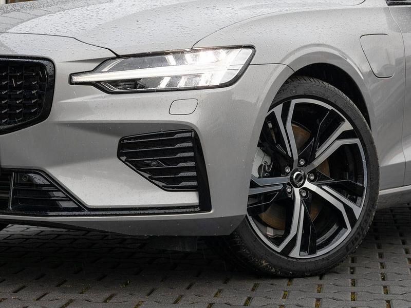 Neu Volvo V60 Plus 310 PS (228 kW) 2025 Silber Kombi
