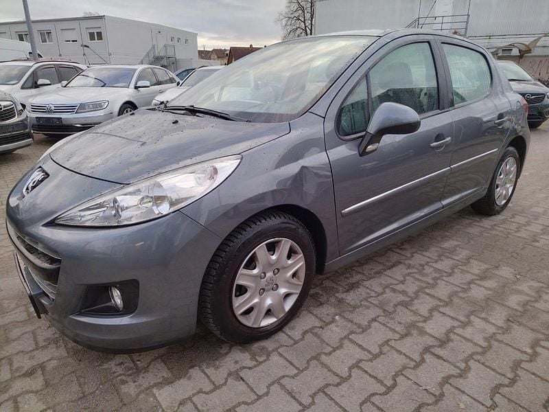 Gebraucht Peugeot 207 Tendance 95 PS (69 kW) 2011 Grau Limousine