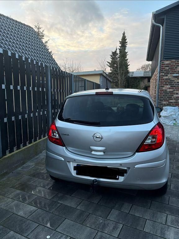 Używany Opel Corsa Selection 87 KM (63 kW) 2010 Szary Hatchback