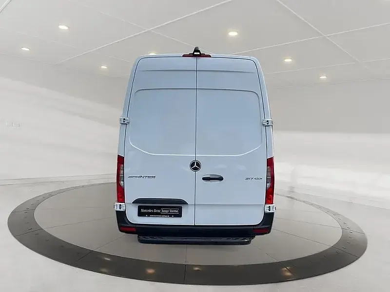 Gebraucht Mercedes Sprinter 170 PS (125 kW) 2025 Arktikweiss Van