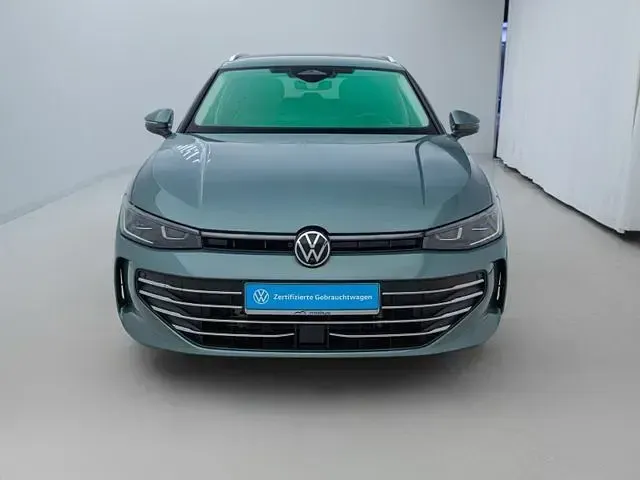 Gebraucht VW Passat Business 150 PS (110 kW) 2024 Maripositgrün metallic Kombi