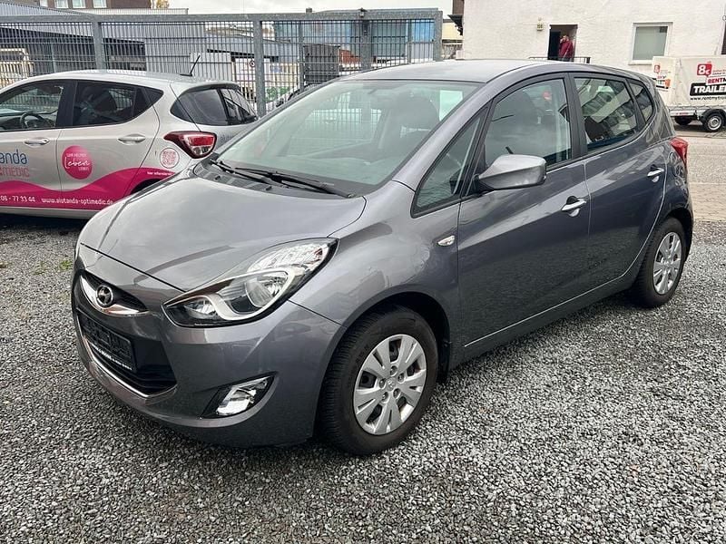Gebraucht Hyundai ix20 Classic 90 PS (66 kW) 2014 Grau Kleinwagen