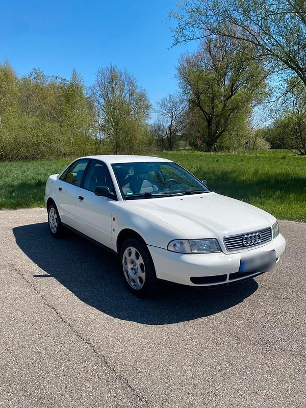 Gebraucht Audi A4 125 PS (91 kW) 1995 Weiß Limousine