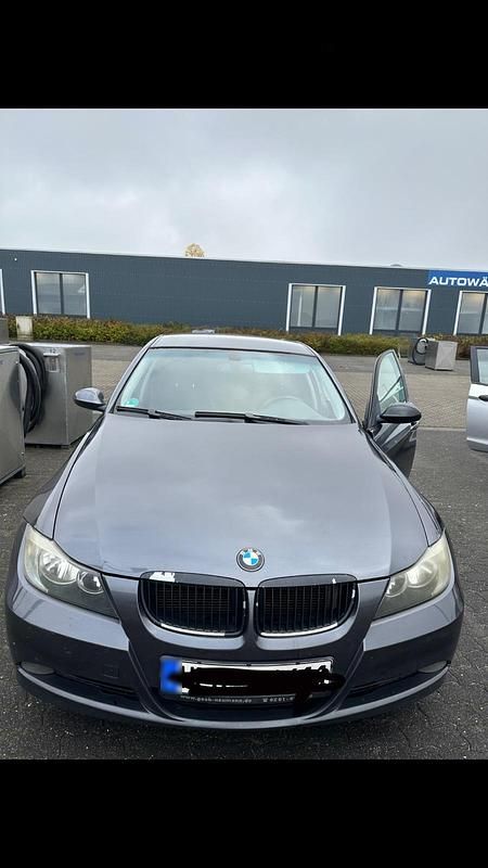Gebraucht BMW 320 150 PS (110 kW) 2006 Grau Limousine