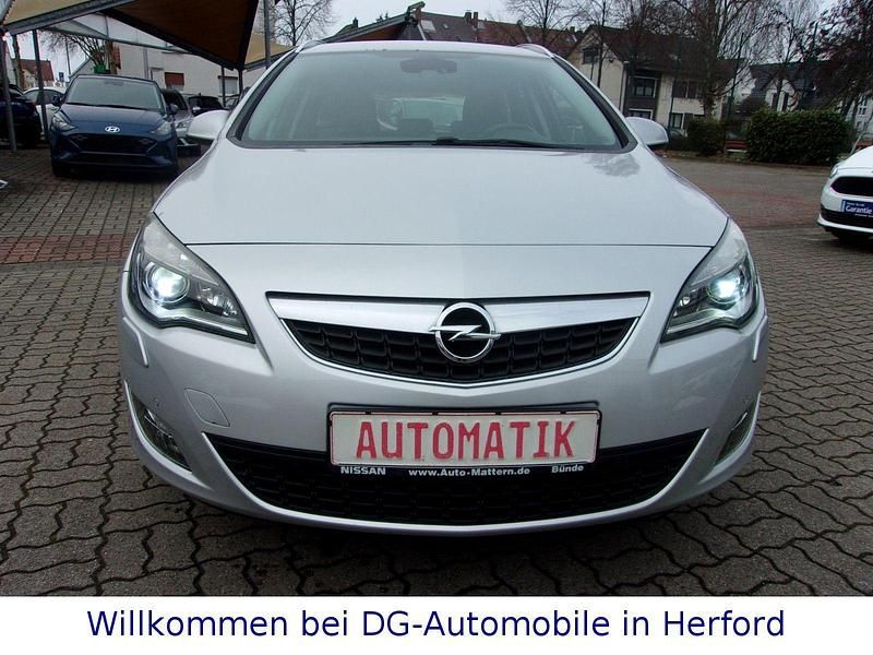 Gebraucht Opel Astra Innovation 179 PS (131 kW) 2011 Silber Kombi