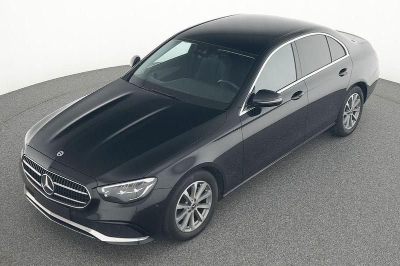 Schwarz Gebraucht 2021 Mercedes E220 Avantgarde Limousine | 32.599 € (Fairer Preis) - Bild 1/4