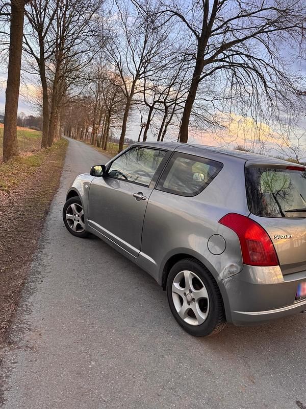 Gebraucht Suzuki Swift 75 PS (55 kW) 2007 Silber Kleinwagen
