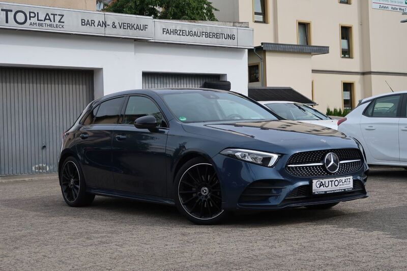 Blau Gebraucht 2020 Mercedes A200 AMG line Limousine | 23.950 € (Fairer Preis) - Bild 1/4