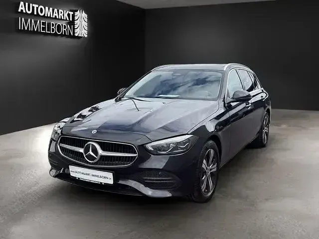 Używany Mercedes C300e 313 KM (230 kW) 2023 Czarny Sedan/Limuzyna