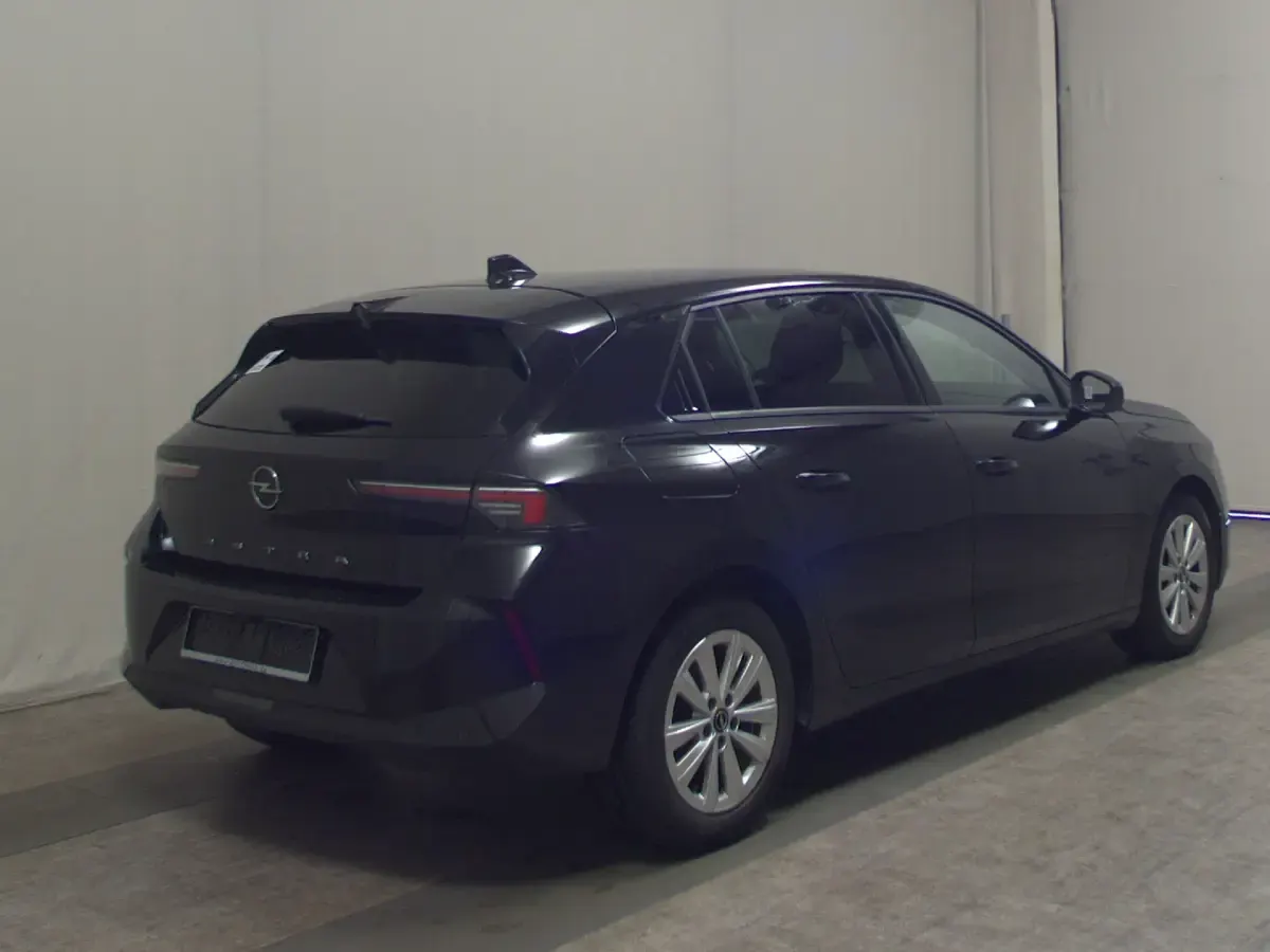 Gebraucht Opel Astra Business 131 PS (96 kW) 2022 Diamant schwarz Kleinwagen