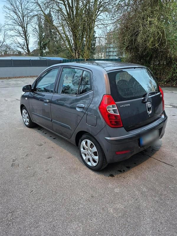 Gebraucht Hyundai i10 70 PS (51 kW) 2011 Grün Kleinwagen
