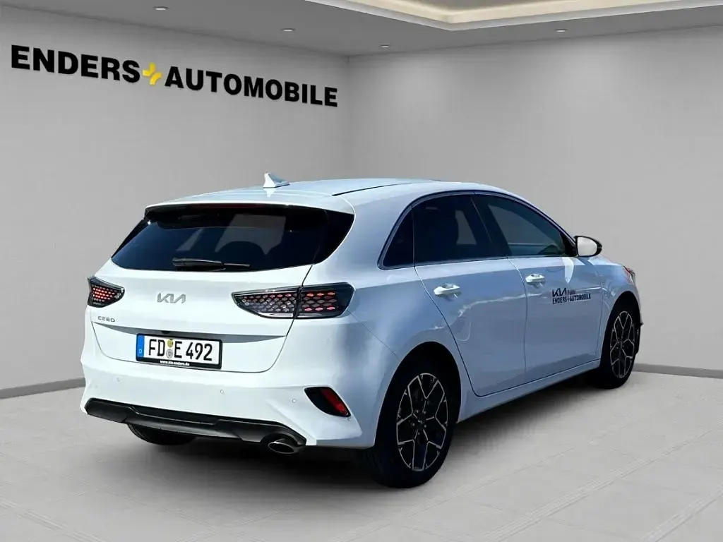 Gebraucht Kia Ceed 101 PS (74 kW) 2025 Weiss Kleinwagen