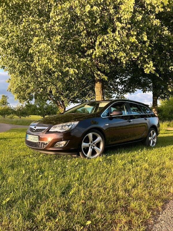 Braun Gebraucht 2012 Opel Astra Kombi | 4.300 € (Guter Preis) - Bild 1/4