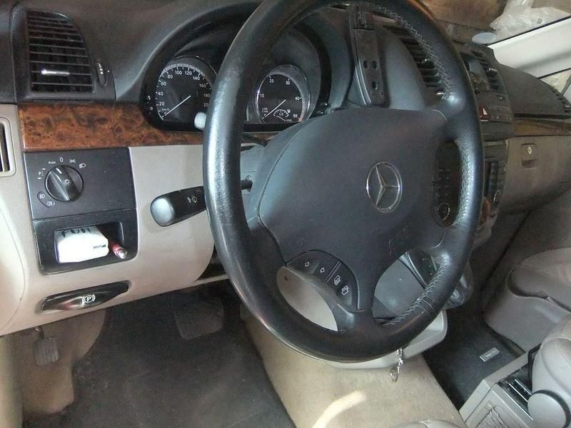 Gebraucht Mercedes Viano 150 PS (110 kW) 2007 Rot Van / Kleinbus