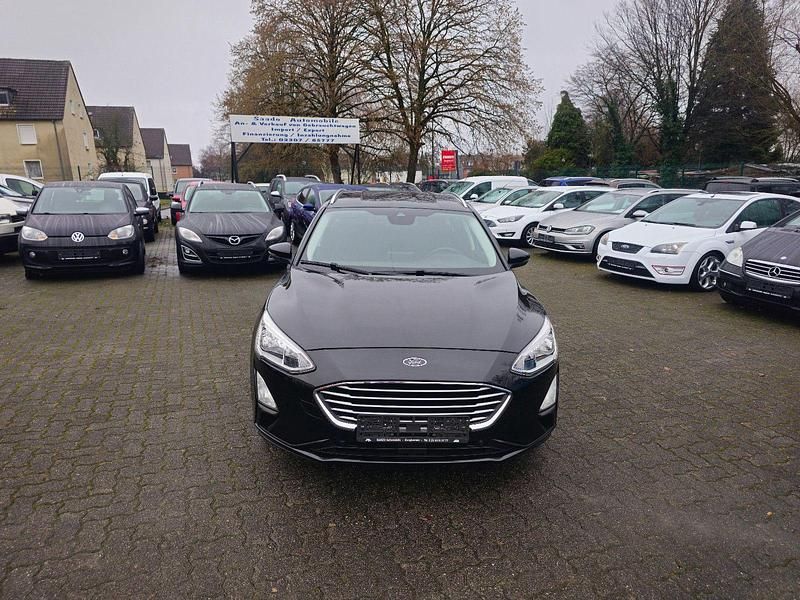 Gebraucht Ford Focus Cool & Connect 125 PS (91 kW) 2019 Schwarz Kombi