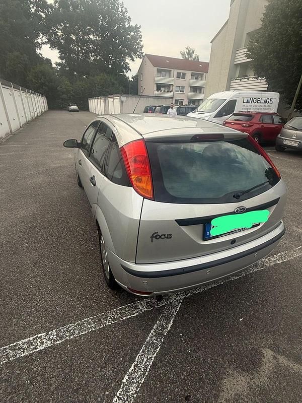 Usata Ford Focus 101 CV (74 kW) 2004 Argento Utilitaria