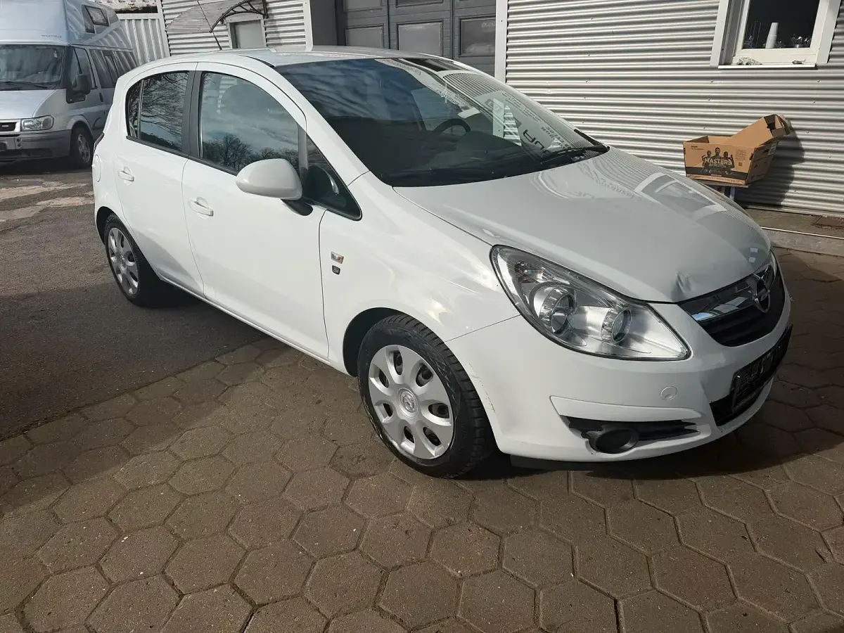 Gebraucht Opel Corsa Edition 86 PS (63 kW) 2010 Weiß Kleinwagen
