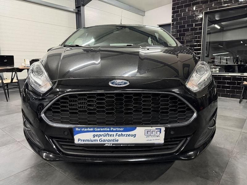 Gebraucht Ford Fiesta Celebration 101 PS (74 kW) 2017 Schwarz Limousine