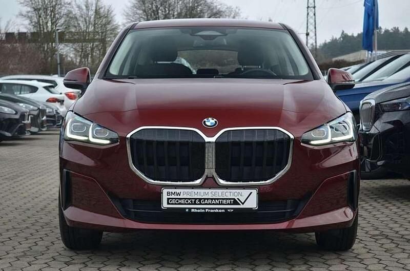 Gebraucht BMW 220 Active Tourer Efficient Dynamics 156 PS (114 kW) 2025 Piemont rot metallic Van / Kleinbus