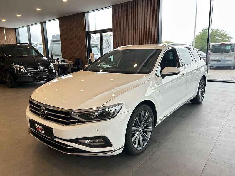 Weiß Gebraucht 2021 VW Passat Elegance Kombi | 19.490 € (Etwas zu teuer) - Bild 1/4