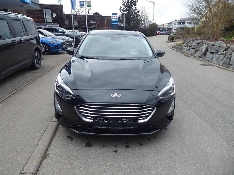Gebraucht Ford Focus Titanium 125 PS (91 kW) 2018 Schwarz Kombi