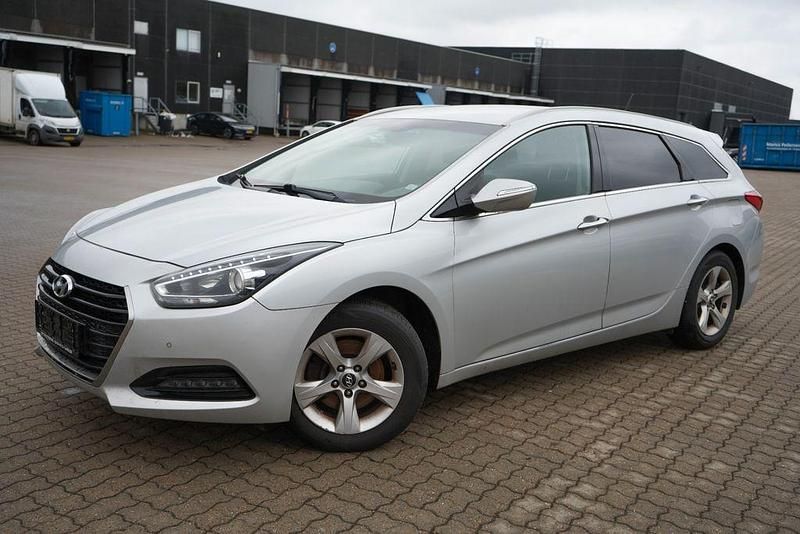 Gebraucht Hyundai i40 Style 141 PS (103 kW) 2016 Grau Kombi