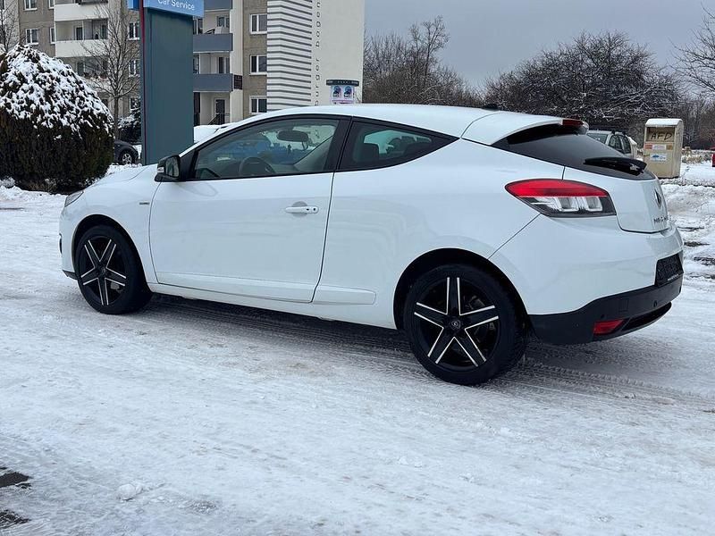 Gebraucht Renault Mégane III Bose Edition 132 PS (97 kW) 2014 Weiß Coupé
