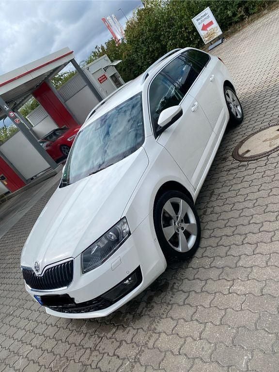 Weiß Gebraucht 2014 Skoda Octavia Elegance Kombi | 10.500 € (Guter Preis) - Bild 1/4