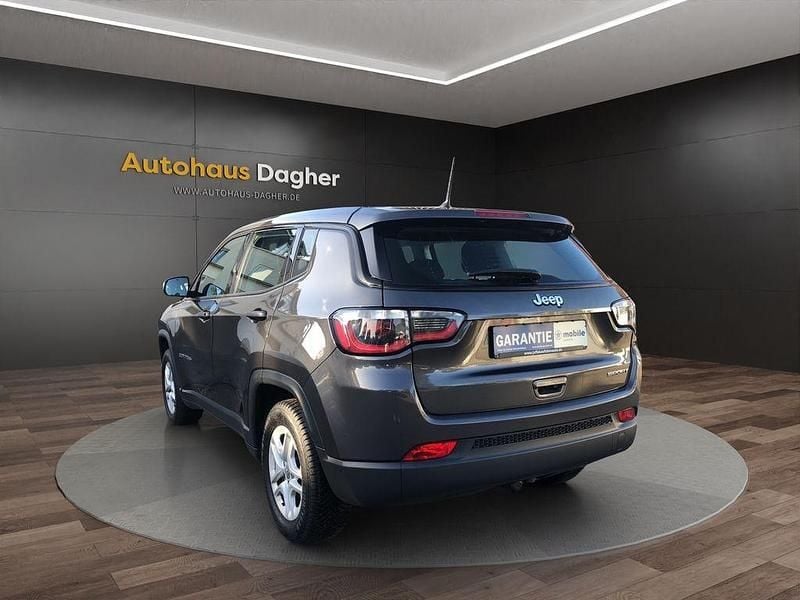 Gebraucht Jeep Compass Sport 120 PS (88 kW) 2017 Grau SUV