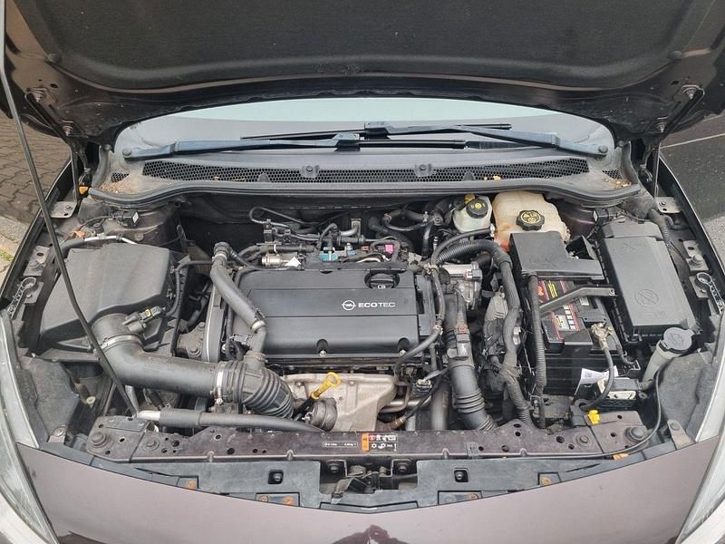 Gebraucht Opel Astra 179 PS (131 kW) 2012 Braun Kombi