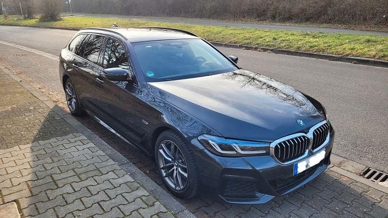 Gebraucht BMW 530e Shadowline 292 PS (214 kW) 2022 Schwarz Kombi