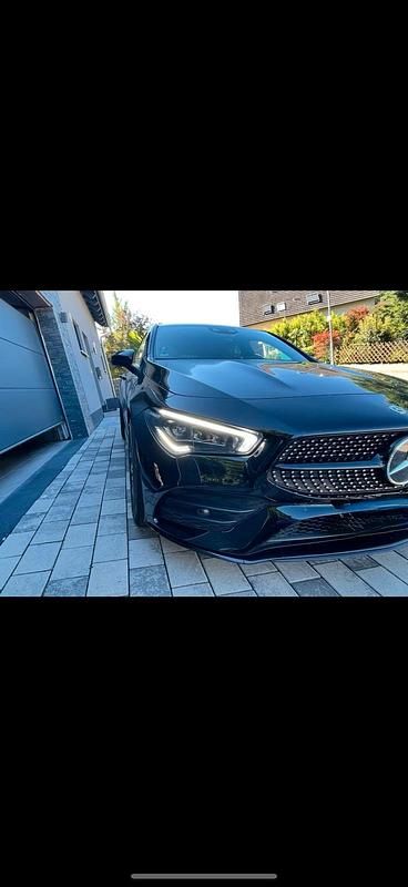 Schwarz Gebraucht 2019 Mercedes CLA250 Shooting Brake AMG Kombi | 28.000 € (Fairer Preis) - Bild 1/4