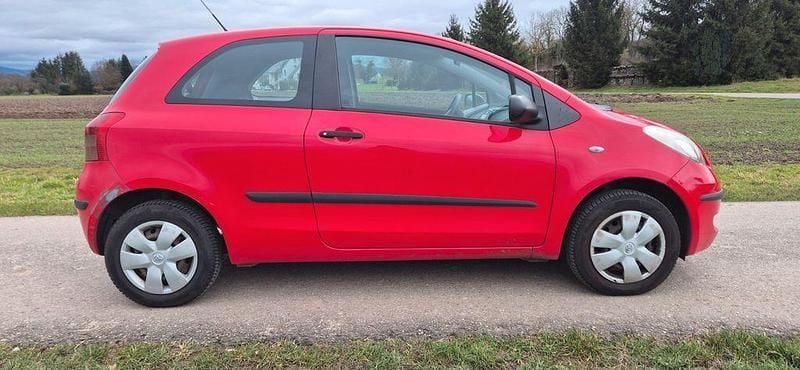 Gebraucht Toyota Yaris 69 PS (50 kW) 2008 Rot Kleinwagen