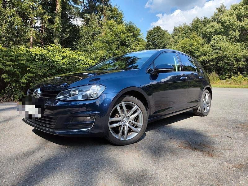 Blau Gebraucht 2015 VW Golf VII LOUNGE Limousine | 10.990 € (Guter Preis) - Bild 1/4