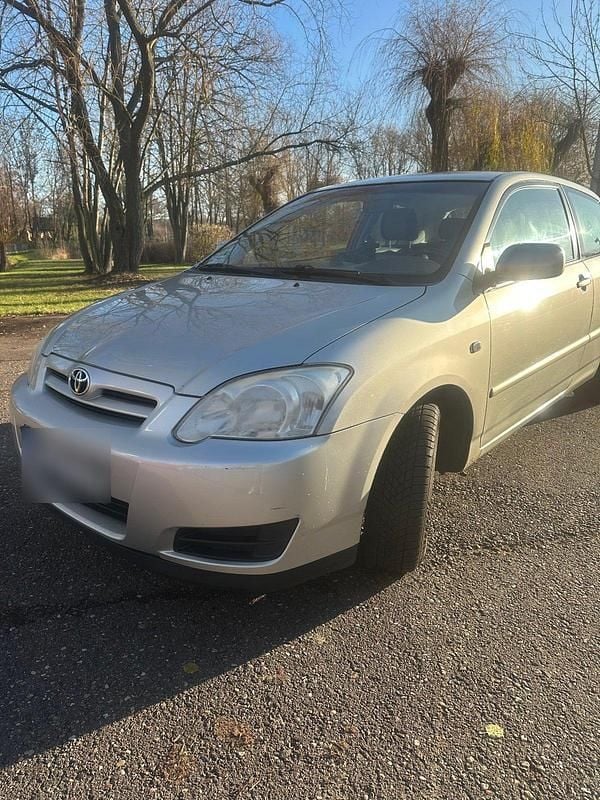 Second-hand Toyota Corolla 2004 Argintiu Coupe