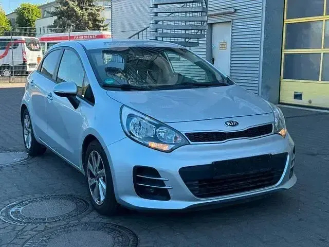 Gebraucht Kia Rio DREAM-TEAM Edition 84 PS (61 kW) 2016 Silber (bright silver) Kleinwagen