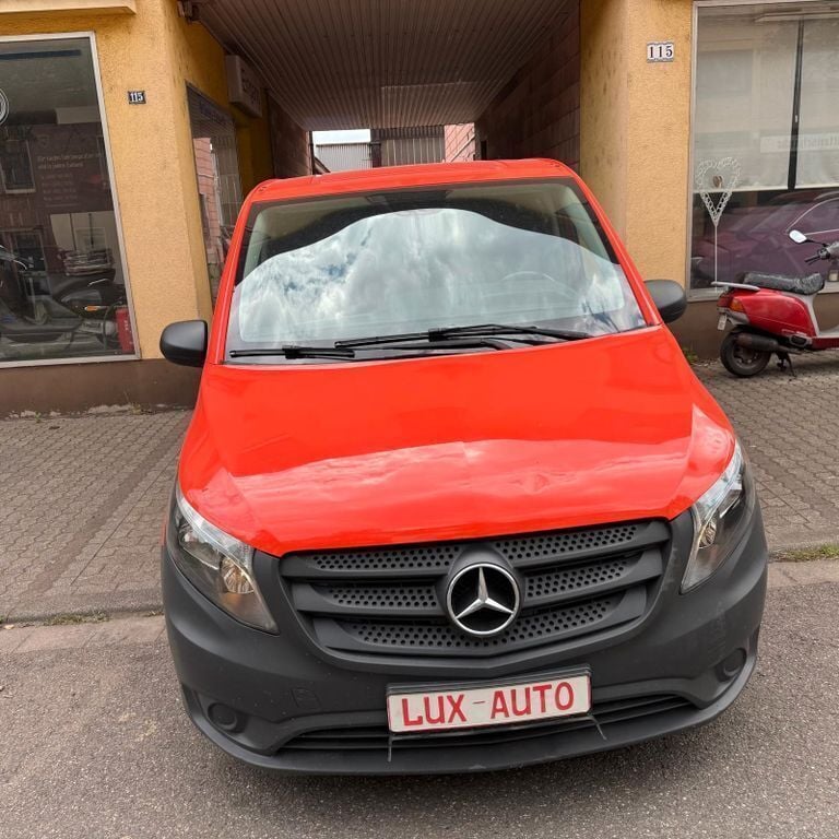 Orange Gebraucht 2018 Mercedes Vito Van / Kleinbus | 11.000 € (Superpreis) - Bild 1/4
