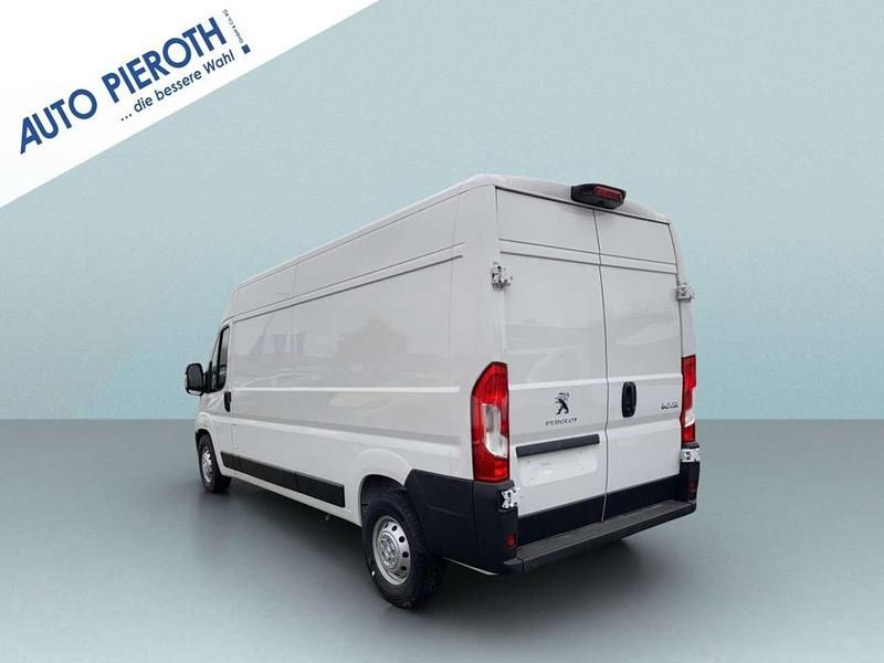 Gebraucht Peugeot Boxer 140 PS (102 kW) 2024 Kaolin weiß Van
