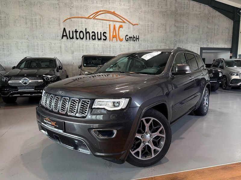Grau Gebraucht 2019 Jeep Grand Cherokee Overland SUV | 31.900 € (Etwas zu teuer) - Bild 1/4