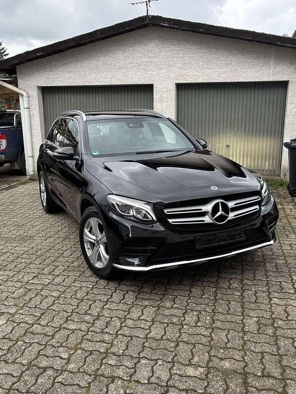 Schwarz Gebraucht 2018 Mercedes GLC300 SUV | 34.500 € (Fairer Preis) - Bild 1/4