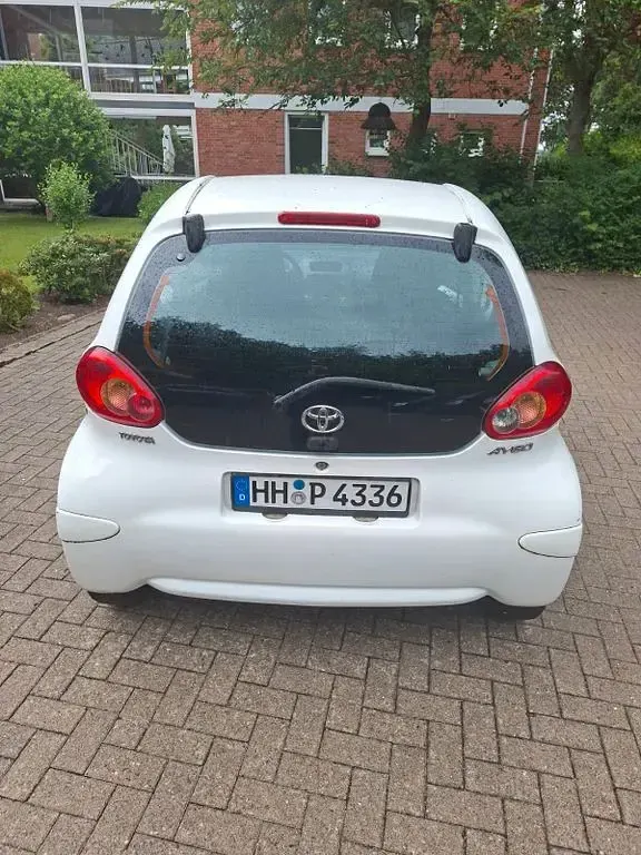 Gebraucht Toyota Aygo 68 PS (50 kW) 2008 Weiß Kleinwagen
